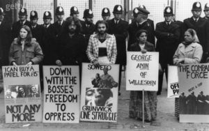 Grunwick pickets in front of police