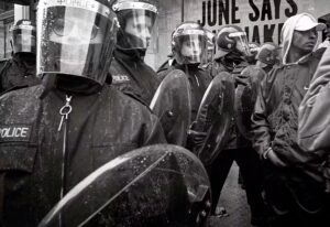 Police kettling Mayday protesters at Oxford Circus, 1 May 2001 (pic: Brian David Stevens)